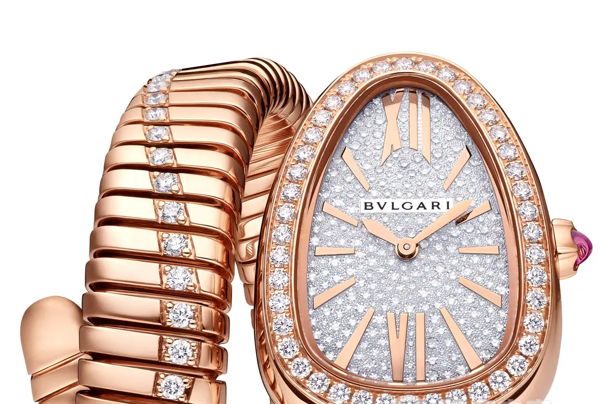 Balmain宝曼品牌LOGO设计案例-B字母元素标志设计