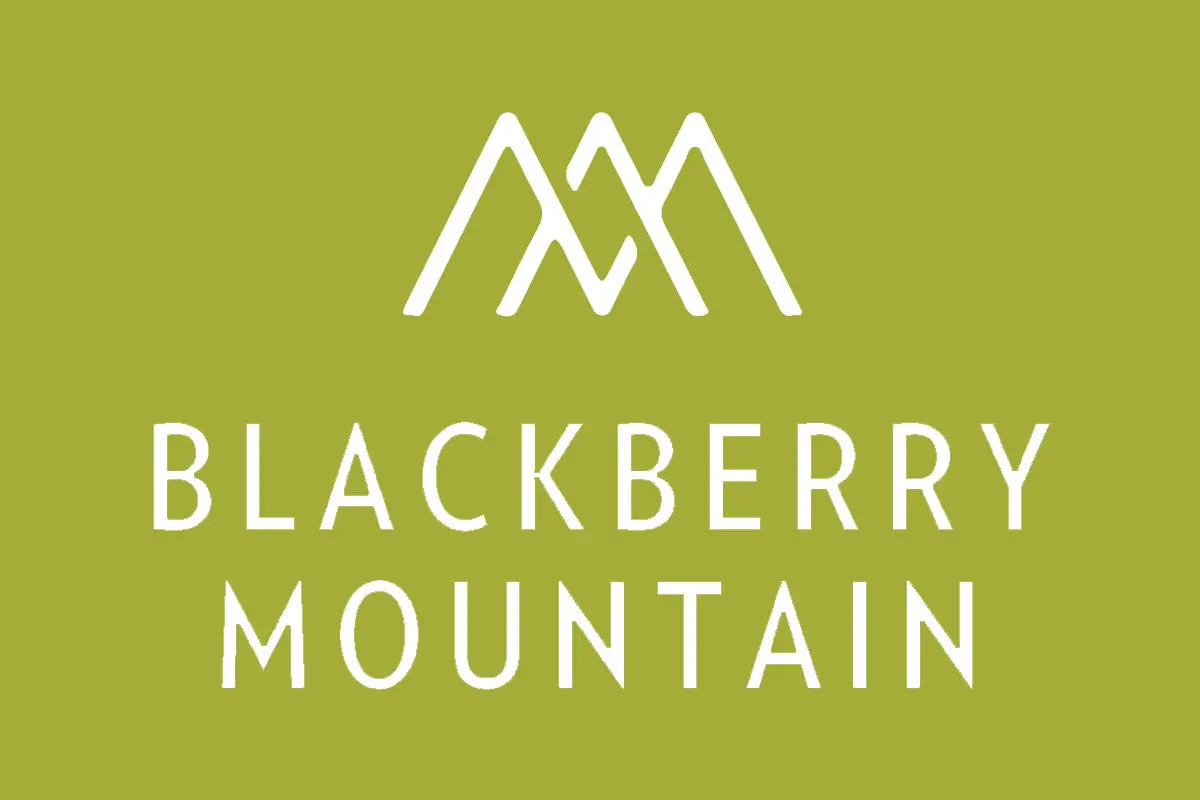 Blackberry Mountain反白logo