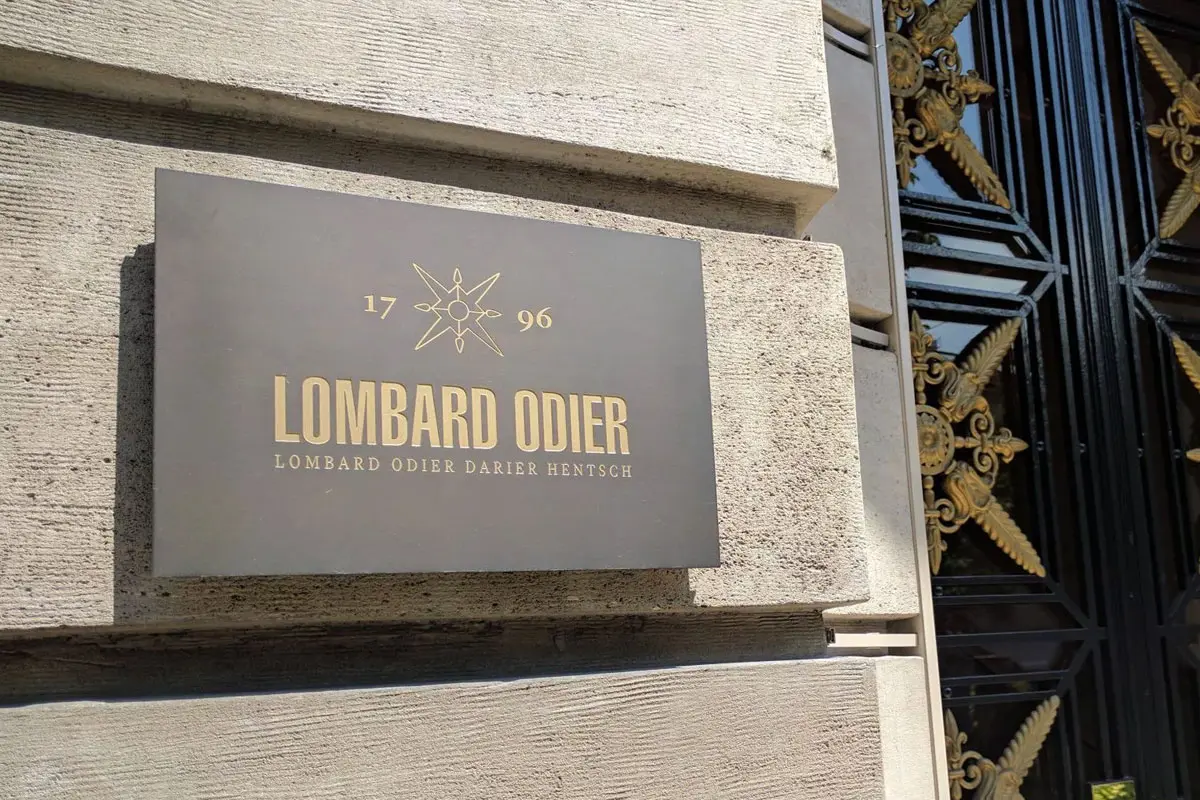 隆奥银行品牌LOGO设计案例-银行行业标志设计方案