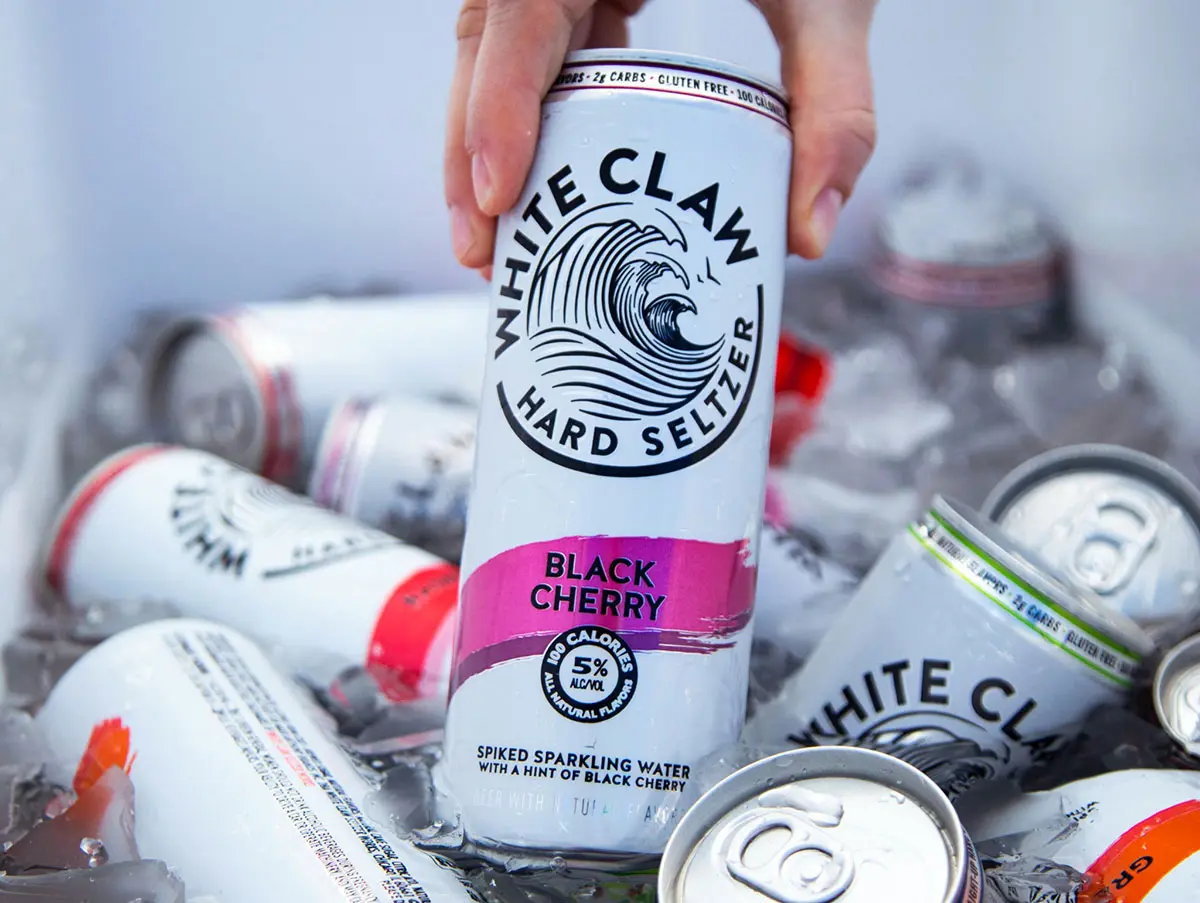 White Claw美国白爪苏打水-酒精饮料logo设计