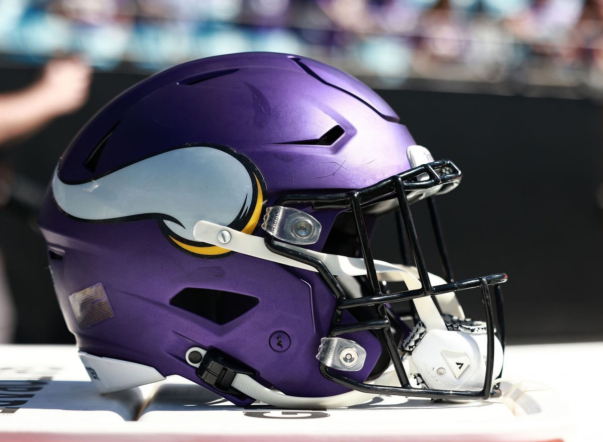 Minnesota Vikings头盔-头盔标志设计公司