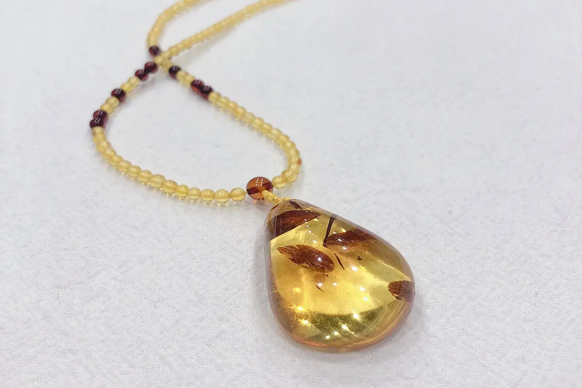 琥珀吊坠