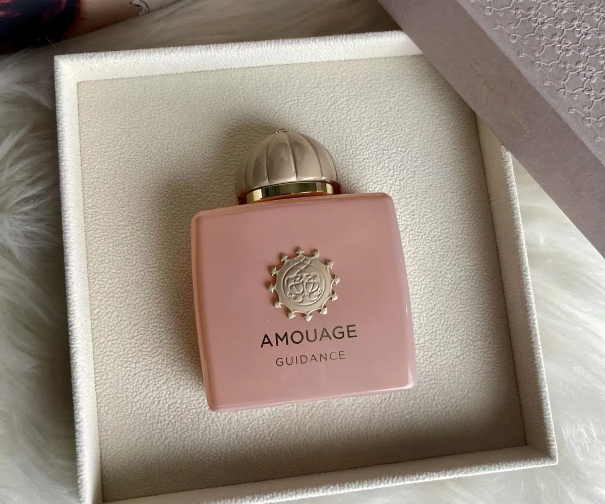 Amouage阿拉伯爱慕香水-太阳logo设计